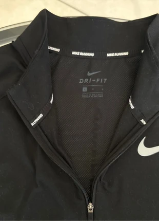 maillot manches longues nike run element, brand: Nike, condizioni: Buone, taglia: L, €35.00, €37.45 include la Protezione acquisti