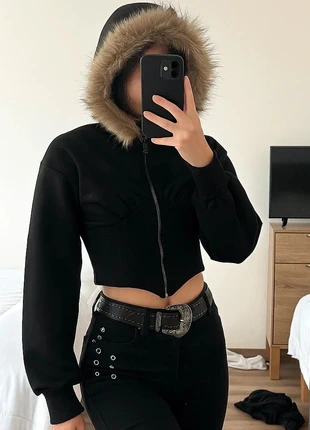 Veste courte noire à capuche bordée de fausse fourrure, marque: Urban Elyss, état: Très bon état, taille: S / 36 / 8, 45,00 €, 47,95 € Protection acheteurs (Pro) incluse