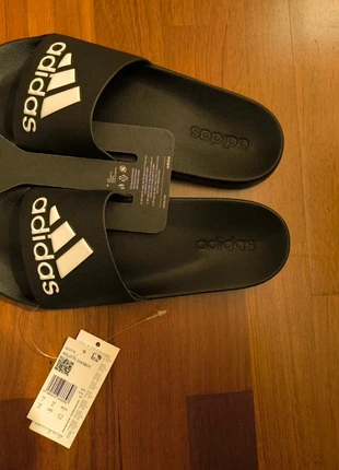 Chanclas Adidas negras originales Talla 44.1/2 nuevas con etiquetas, marque: adidas, état: Neuf avec étiquette, taille: 44,5, 20,00 €, 21,70 € Protection acheteurs incluse