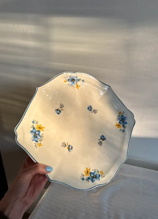 Vintage cream white serving dish with blue and yellow flowers, merk: Vintage, staat: Heel goed, € 10,00, € 11,20 inclusief Kopersbescherming