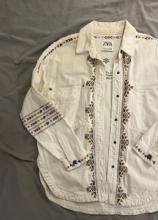 Sur chemise Zara indienne / bohème, brand: Zara, condizioni: Ottime, taglia: S / IT 40 / EU 36, €8.00, €9.10 include la Protezione acquisti