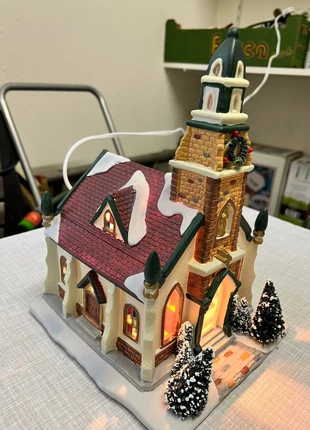 Porseleinen huisje met licht, marque: Dickensville collectables, état: Très bon état, 15,00 €, 16,45 € Protection acheteurs incluse