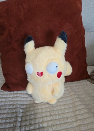 Peluche pikachu, marke: Asmodee, zustand: Neu, größe: Frühchen, bis 44, 15,00 €, 16,45 € inklusive Vinted-Käuferschutz
