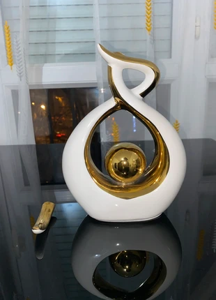Sculpture décorative moderne - blanc & or, marque: Aliexpress, état: Neuf avec étiquette, 10,00 €, 11,20 € Protection acheteurs incluse