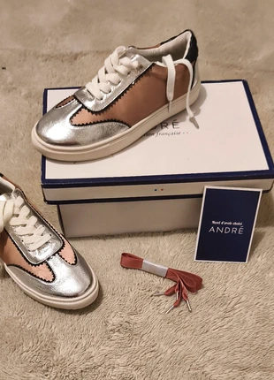 Sneakers Métalliques Argent – ANDRÉ Studio – Neuves + 2ᵉ lace offert – T.39, brand: André, condizioni: Nuovo con cartellino, taglia: 39, €34.90, €37.35 include la Protezione acquisti