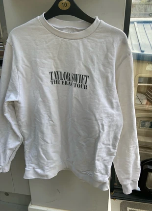 Taylor swift eras tour jumper, brand: Taylor Swift, condition: Very good, size: XS / UK 4-6, £24.99, £26.94 includes Buyer Protection