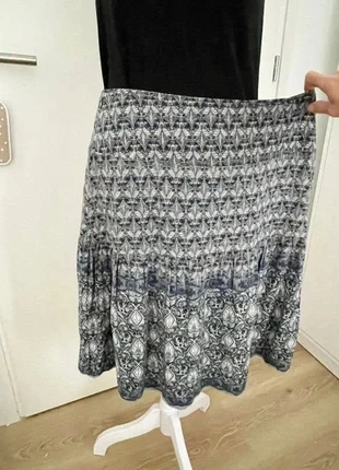 💙 Jupe Armand THIERY à motifs bleus - Taille 42 - Très bon état, marca: Armand Thiery, estado: Muito bom, tamanho: XL / 42 / 14, €14.00, €15.40 inclui Proteção do Comprador