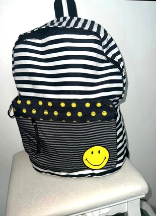 Sac à dos rayé noir et blanc Smiley - Motif rayures et smileys jaunes, marca: Smiley, estado: Muy bueno, 13,00 €, 14,35 € Protección al comprador incluida