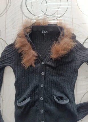 Cardigan 20% laine avec fausse fourrure qui se retire grâce à des boutons, brand: Miss June, condition: Good, size: M / 38 / 10, €8.00, €9.10 includes Buyer Protection