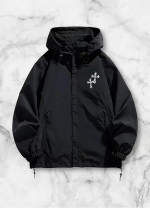 Veste coupe-vent noire à capuche imprimer croix blanches taille M style streetwear casual vintage, marca: y2k, estado: Muito bom, tamanho: M, €40.00, €42.70 inclui Proteção do Comprador Pro