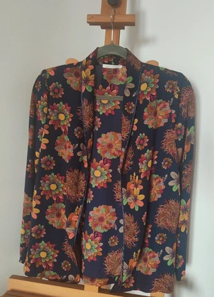 Veste légère LPB bleue et motif floral, merk: Lpb, staat: Heel goed, maat: M / 38 / 10, € 10,00, € 11,20 inclusief Kopersbescherming