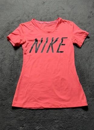 Teeshirt orange corail Nike Pro | Taille S, brand: Nike, condizioni: Ottime, taglia: S / IT 40 / EU 36, €10.00, €11.20 include la Protezione acquisti Pro