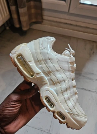 🔥 Nike Air Max 95 Crème – Taille 36,5 🔥, marque: Nike, état: Très bon état, taille: 36.5, 15,00 €, 16,45 € Protection acheteurs incluse