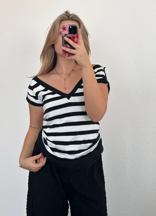 Y2k Vintage top V-Ausschnitt gestreift Gr.M schwarz weiß, merk: Vintage Dressing, staat: Heel goed, maat: M / 38 / 10, € 6,00, € 7,00 inclusief Kopersbescherming
