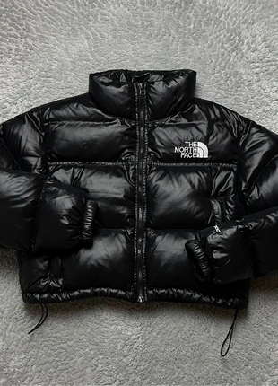 The North Face “Retro Nuptse 1996” Winter Cropped Puffer Jacket – Women’s M – Full Black Shiny, brand: The North Face, condizioni: Ottime, taglia: M / IT 42 / EU 38, €120.00, €126.70 include la Protezione acquisti Pro