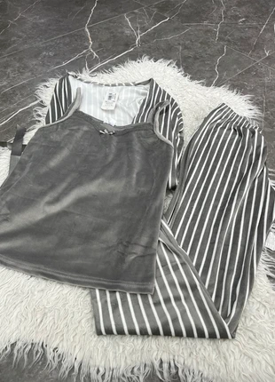 Pyjama Femme - 1455-R91 - 3 pièces - gris à rayures, merk: pijamaworld, staat: Nieuw met prijskaartje, maat: L / 40 / 12, € 19,99, € 21,69 inclusief Kopersbescherming Pro