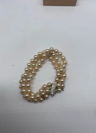 Bd17- Bracelet vintage Perlas Manacor – triple rang de perles nacrées – fermoir strassé argenté, merk: Vintage Dressing, staat: Heel goed, € 18,00, € 19,60 inclusief Kopersbescherming Pro