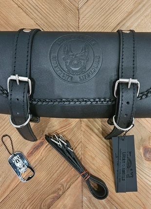 Sacoche moto rectangulaire cuir tressé – crâne embossé, fermeture express, marke: moto, zustand: Sehr gut, 42,90 €, 45,75 € beinhaltet Vinted-Käuferschutz Pro