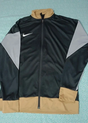 Felpa e Polo uomo abbinate Nike taglia M, brand: Nike, condizioni: Nuovo senza cartellino, taglia: M, €35.00, €37.45 include la Protezione acquisti