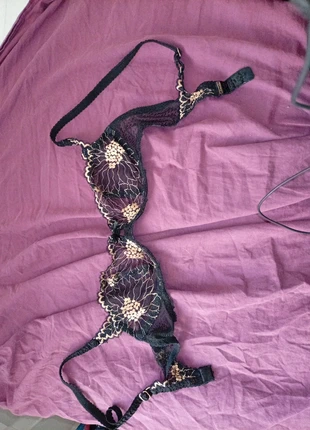 Soutient gorge chantelle, marque: Chantelle, état: Neuf sans étiquette, taille: 90A et AA, 5,00 €, 5,95 € Protection acheteurs incluse