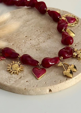 Collier doré acier inoxydable perles rouges et charms cœur sacré, cerises, soleil, fleurs, abeille, marca: Boutique Parisienne, estado: Muy bueno, 25,00 €, 26,95 € Protección al comprador Pro incluida