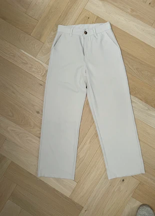 Lichtbeige broek – neutrale stijl, maat 40, staat: Heel goed, maat: L / 40 / 12, € 2,00, € 2,80 inclusief Kopersbescherming