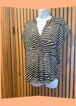 Uitverkoop  Zebra print top van H&M maat 40 Uitverkoop, merk: H&M, staat: Goed, maat: L / 40 / 12, € 2,50, € 3,33 inclusief Kopersbescherming
