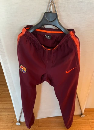 Originali pantaloni tuta Nike Barcelona S uomo, marke: Nike, zustand: Sehr gut, größe: S, 42,00 €, 44,80 € inklusive Vinted-Käuferschutz