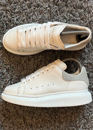 Alexander McQueen Taille 37, marke: Alexander McQueen, zustand: Zufriedenstellend, größe: 37, 60,00 €, 63,70 € beinhaltet Vinted-Käuferschutz Pro