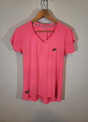 Hot pink Nike women's V-neck T-shirt, brand: Nike, condition: Good, size: S / 36 / 8, €3.00, €3.85 includes Buyer Protection