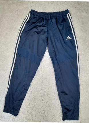 Jogging adidas bleu logo brodé - Taille : L, marque: adidas, état: Très bon état, taille: L, 16,90 €, 18,45 € Protection acheteurs incluse