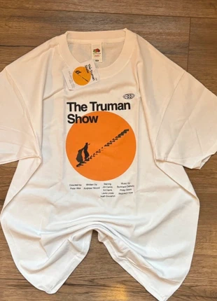 T-shirt imprimé à motif the Truman show d'après dessin numérique taille M, brand: Graphic Tee, condition: New with tags, size: M, €20.00, €21.70 includes Buyer Protection Pro