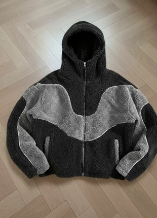 Veste Polaire à Capuche Bicolore - Noir et Gris Tendance, marque: LioRio, état: Très bon état, taille: M, 64,99 €, 68,94 € Protection acheteurs incluse