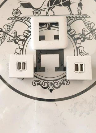 💥Lot de 2 Prises Murales USB + Cache Legrand Mosaic – Double Port USB Intégré💥, brand: Legrand, condition: Like new, €29.99, €32.19 includes Buyer Protection