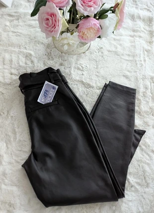 Pantalon simili femme marque Véro Moda taille XS couleur noir, brand: Vero Moda, condition: Very good, size: XS / 34 / 6, €22.00, €23.80 includes Buyer Protection Pro