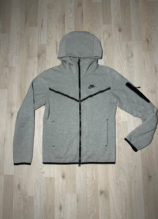 Pull Nike Tech Gris Taille XS, marque: Nike, état: Très bon état, taille: XS, 27,00 €, 29,05 € Protection acheteurs incluse