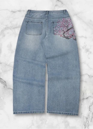 Jean bleu brodé motif cerisier en fleurs taille M style streetwear oversize Y2K vintage, marke: y2k, zustand: Sehr gut, größe: M, 50,00 €, 53,20 € beinhaltet Vinted-Käuferschutz Pro