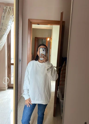 Felpa bianca con stampe L 44 invernale felpata dentro, merk: Alternative, staat: Heel goed, maat: L / 40 / 12, € 8,00, € 9,10 inclusief Kopersbescherming