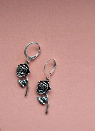 Zilveren rozen oorbellen ● roses ● earrings, merk: Handgemaakt, staat: Goed, € 3,25, € 4,11 inclusief Kopersbescherming