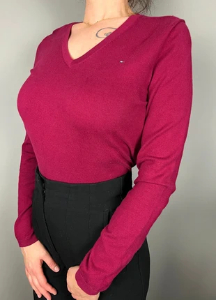 Pull Tommy Hilfiger framboise col V logo brodé - M femme - coton LTH 530, marque: Tommy Hilfiger, état: Très bon état, taille: M / 38 / 10, 20,00 €, 21,70 € Protection acheteurs (Pro) incluse