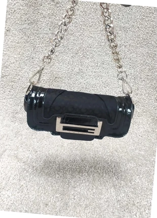 Sac a main bandoulière baguette Guess noir monogramme a chaîne rock 2000 "00 y2k vintage, marque: GUESS, état: Très bon état, 40,00 €, 42,70 € Protection acheteurs incluse