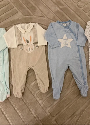 Baby overall, merk: H&M, staat: Heel goed, maat: 9-12 maanden / 74 cm, € 4,00, € 4,90 inclusief Kopersbescherming