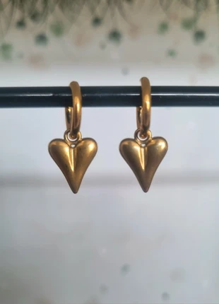 Goudkleurige oorbellen hartjes ●Stainlesssteel, état: Très bon état, 2,95 €, 3,80 € Protection acheteurs (Pro) incluse