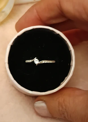 Anillo plata 925 circonita central sobre base de pequeñas curconitas, brand: Larretxi, condizioni: Nuovo senza cartellino, taglia: 16,5 mm Ø / 12, €9.98, €11.18 include la Protezione acquisti