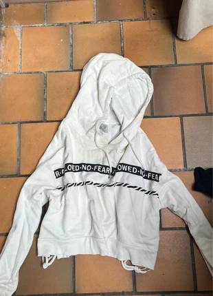 sweat-shirt blanc, marke: Pull & Bear, zustand: Gut, größe: S / 36 / 8, 5,00 €, 5,95 € inklusive Vinted-Käuferschutz