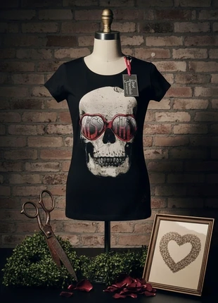 Edward Scissorhands "Kiss This" Skull Bow Back T-Shirt (BNWT) Size small, brand: Alternative, condition: New with tags, size: S / UK 8-10, £14.50, £15.93 includes Buyer Protection