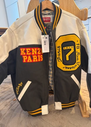 Kenzo Blouson aviateur avec logo Kenzo Tiger Academy appliqué, merk: Kenzo, staat: Nieuw met prijskaartje, maat: M, € 589,99, € 601,79 inclusief Kopersbescherming