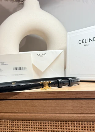 Ceinture Triomphe Teen Modèle 13 mm Taurillon Taille 75 Neuve, merk: Céline, staat: Nieuw zonder prijskaartje, maat: 75 cm, € 350,00, € 368,20 inclusief Kopersbescherming