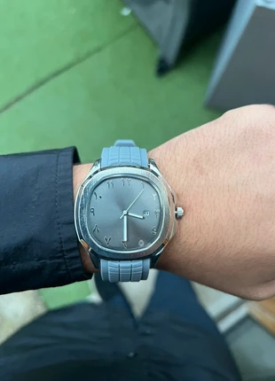 Montre "Arabic Dial" (Chiffres Arabes) - Gris, marke: Quartz, zustand: Neu, mit Etikett, größe: 39–42 mm, 15,00 €, 16,45 € inklusive Vinted-Käuferschutz