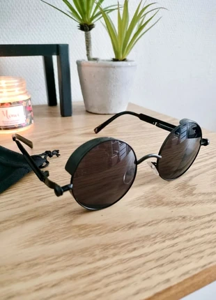 Lunettes de soleil rondes noires mixtes, marque: Vintage Dressing, état: Neuf sans étiquette, 12,00 €, 13,30 € Protection acheteurs incluse
